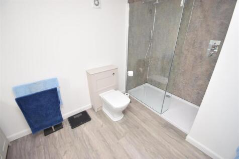 SHOWER ROOM.JPG