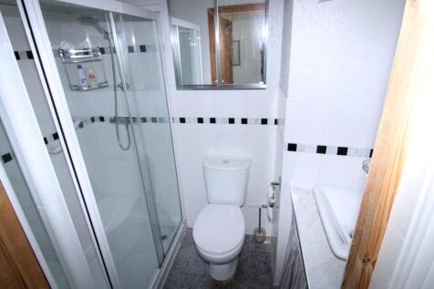 SHOWER ROOM.JPG