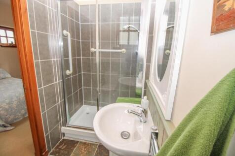BEDROOM ONE EN-SUITE SHOWER ROOM-2.jpg