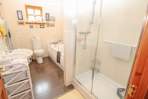 BATHROOM-2.jpg