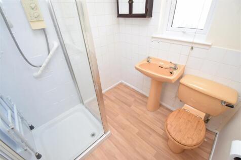 SHOWER ROOM.JPG