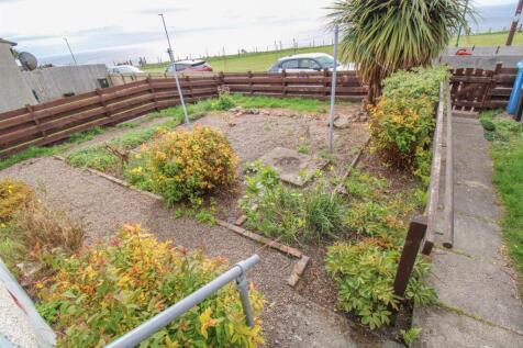 FRONT GARDEN-2.jpg