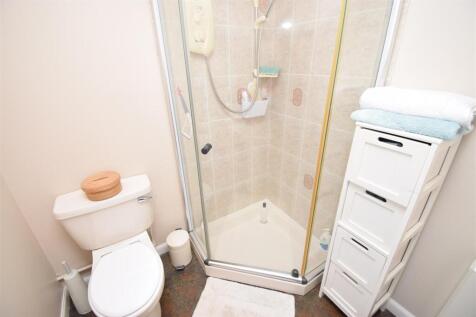 SHOWER ROOM (2).JPG