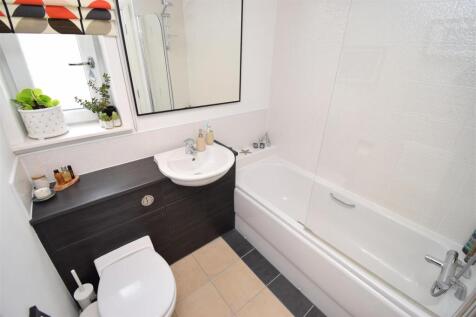 BATHROOM.JPG