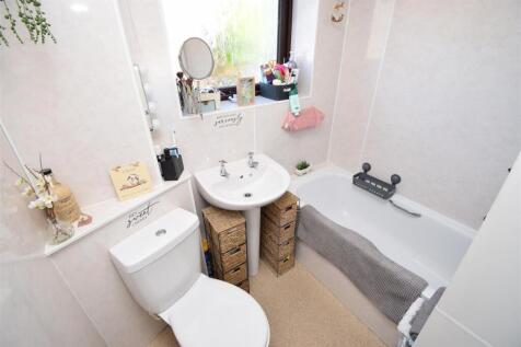 BATHROOM.JPG