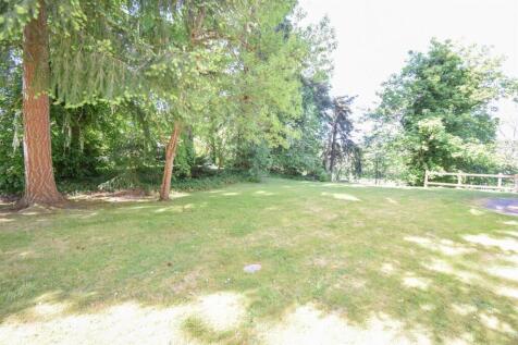 REAR GARDEN-2.jpg