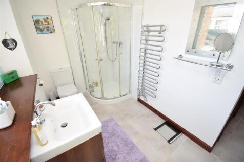 EN-SUITE SHOWER ROOM.JPG
