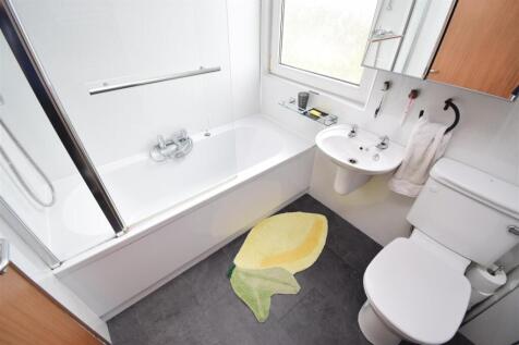 BATHROOM.JPG