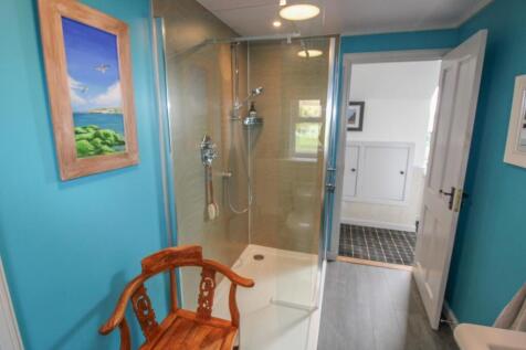 SHOWER ROOM (4).jpg