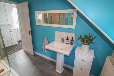 SHOWER ROOM.jpg