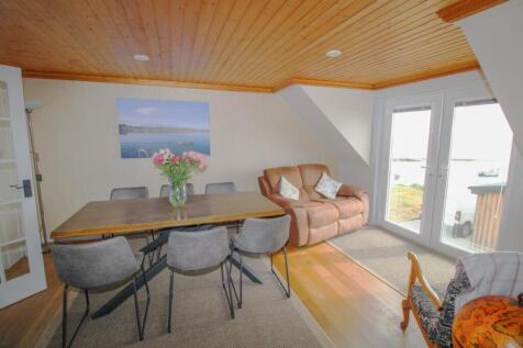 DINING ROOM.jpg