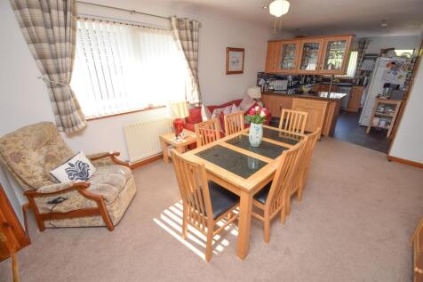 DINING ROOM-2.jpg