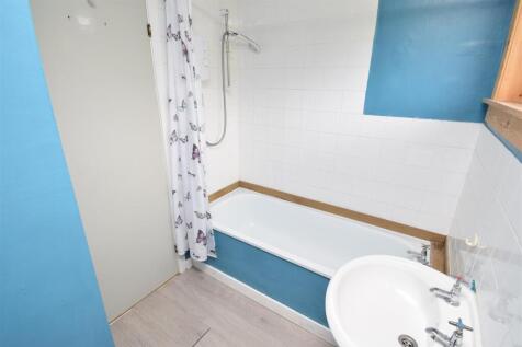 BATHROOM (2).JPG