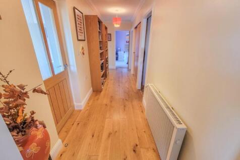HALLWAY.jpg