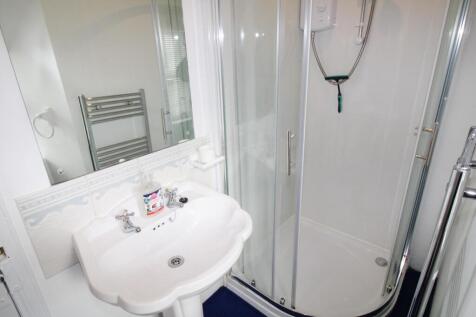 SHOWER ROOM (4).jpg