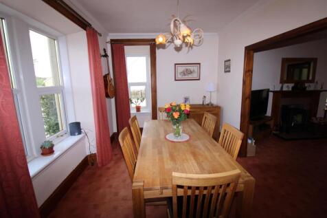 DINING ROOM (2).JPG