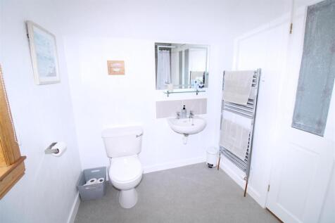 BATHROOM (2).JPG
