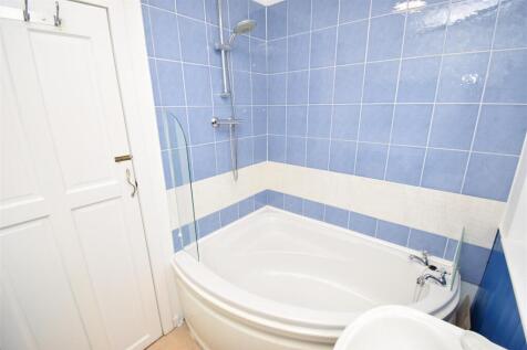 BATHROOM (2).JPG