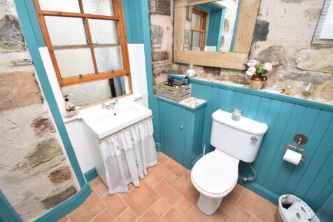 SHOWER ROOM (2).JPG