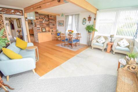 LOUNGE-DINING ROOM