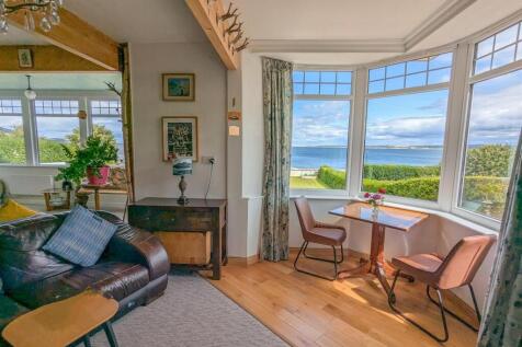 LOUNGE-DINING ROOM