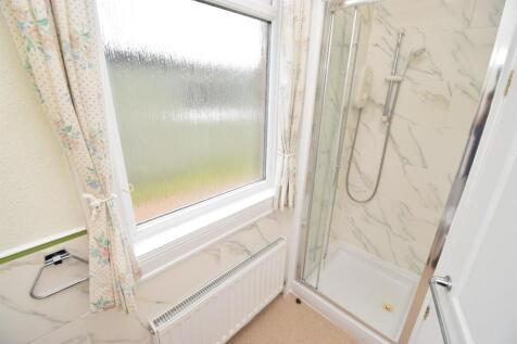 EN-SUITE SHOWER ROOM (2)