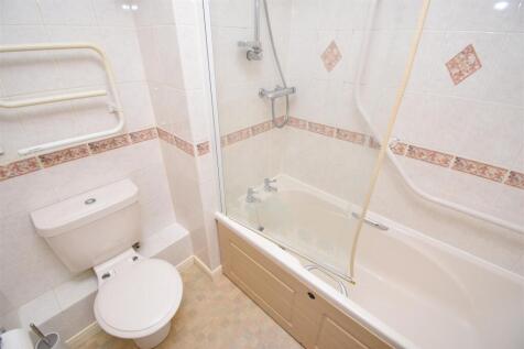 BATHROOM.JPG