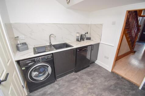 INNER HALL-UTILITY ROOM-2.jpg