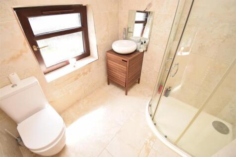 SHOWER ROOM.JPG