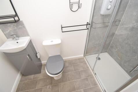 ANNEX SHOWER ROOM.JPG