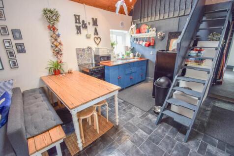 KITCHEN AREA-2.jpg
