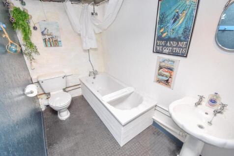 BATHROOM-2.jpg