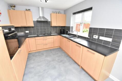 KITCHEN 2.JPG