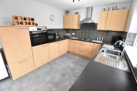 KITCHEN 1 .JPG