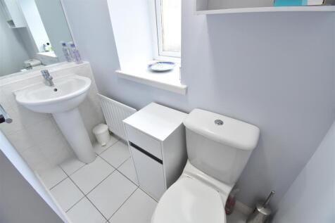 EN-SUITE SHOWER ROOM.JPG