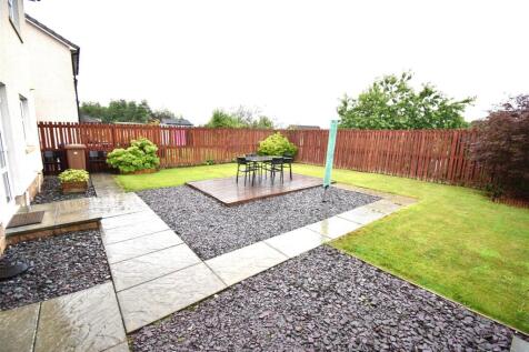 REAR GARDEN 2.JPG
