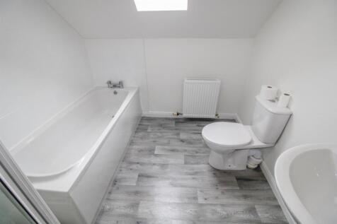 BATHROOM (2).jpg