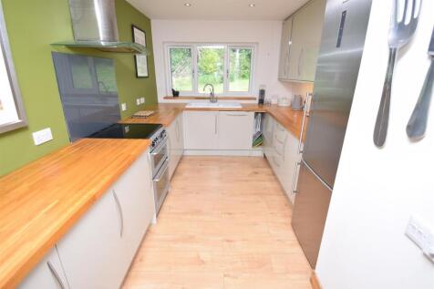 KITCHEN .JPG