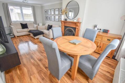 LOUNGE-DINING ROOM