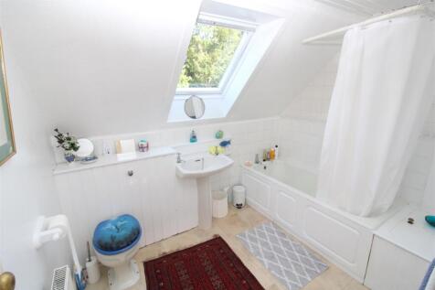 BATHROOM (2).JPG