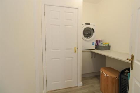 LAUNDRY ROOM.jpg