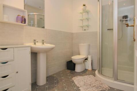 SHOWER ROOM.jpg