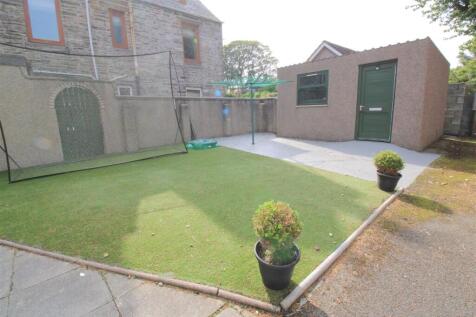REAR GARDEN SHED.jpg