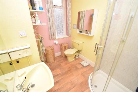 SHOWER ROOM (2).JPG