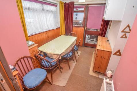 DINING ROOM-2.jpg