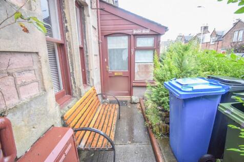 FRONT GARDEN-2.jpg