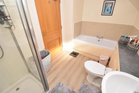 BATHROOM (2).JPG