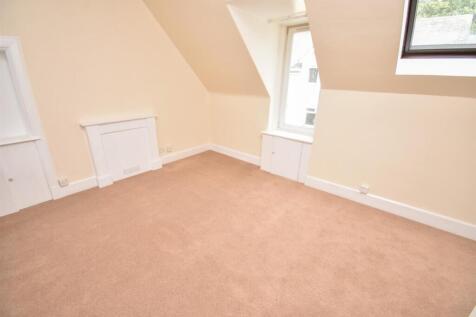 LIVING/BEDROOM AREA