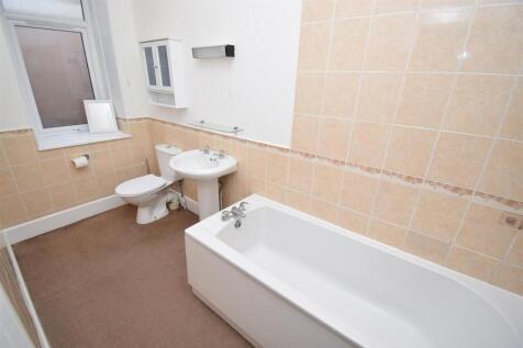 BATHROOM (2).JPG
