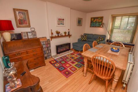 SNUG-DINING ROOM